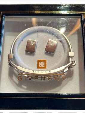 GIVENCHY Vintage IN BOX Set Earrings and Bracelet Logo signed